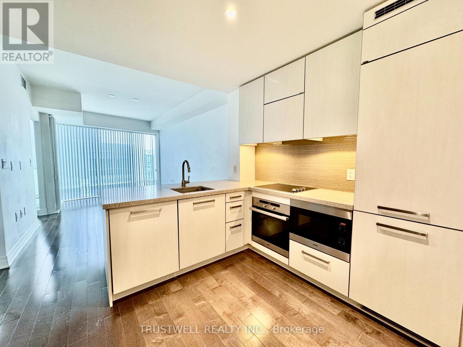 3601 - 8 The Esplanade, Toronto, Ontario  M5E 0A6 - Photo 2 - C12889008