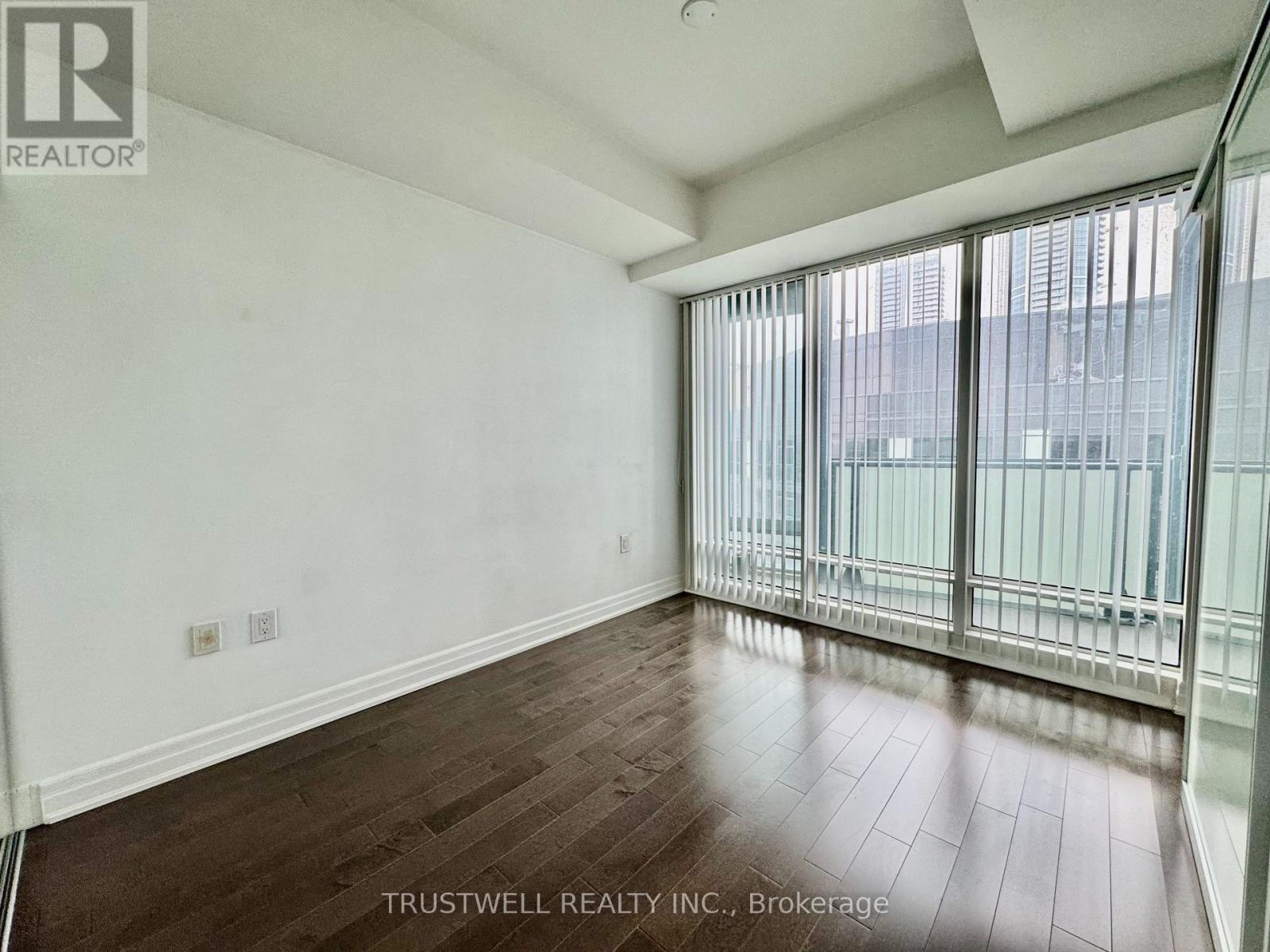 3601 - 8 The Esplanade, Toronto, Ontario  M5E 0A6 - Photo 8 - C12889008