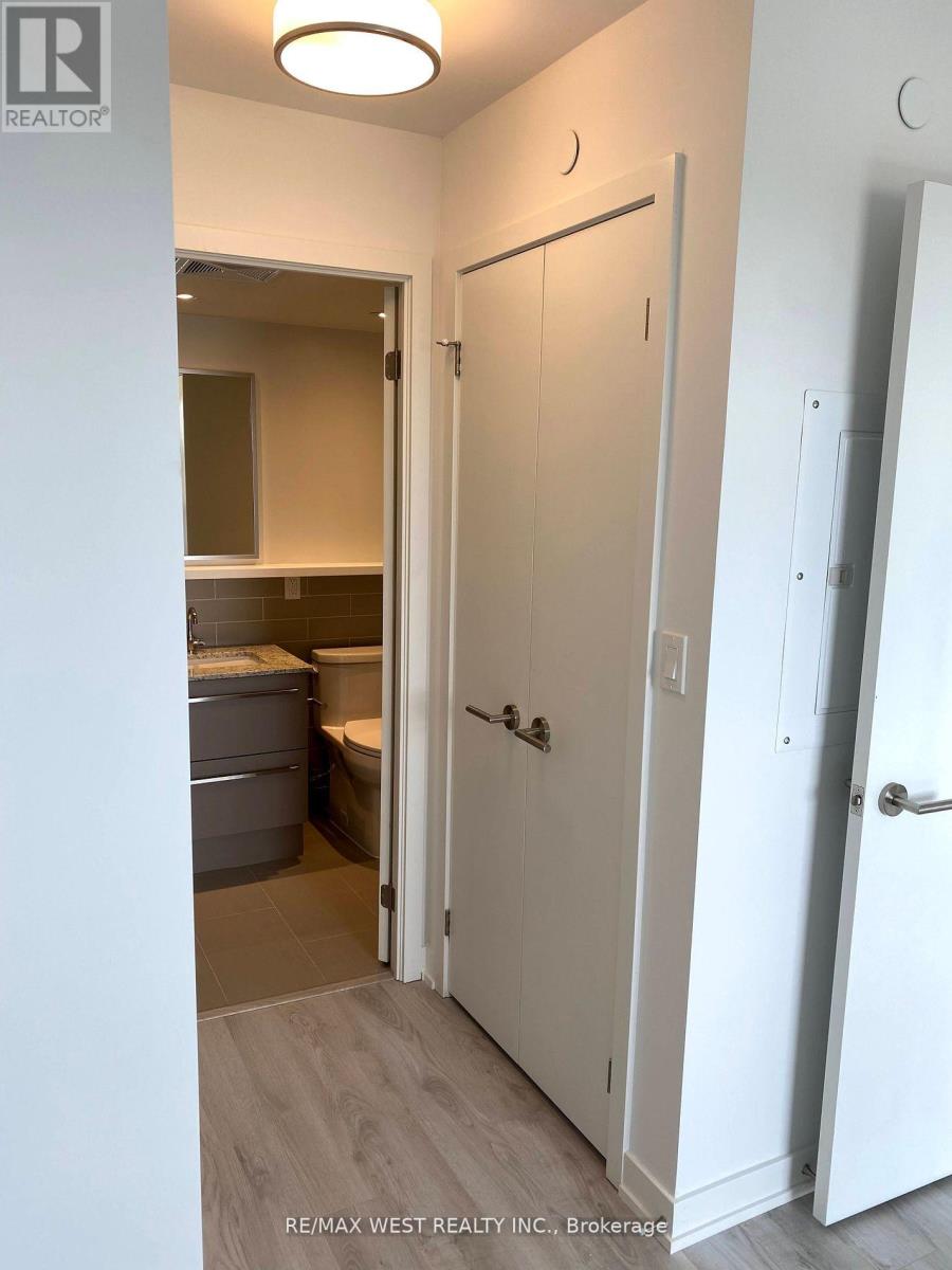 120 Varna Drive, Toronto, Ontario  M6A 2M1 - Photo 11 - C12889044