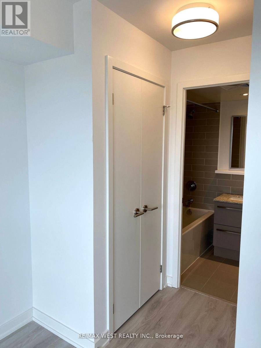 120 Varna Drive, Toronto, Ontario  M6A 2M1 - Photo 12 - C12889044