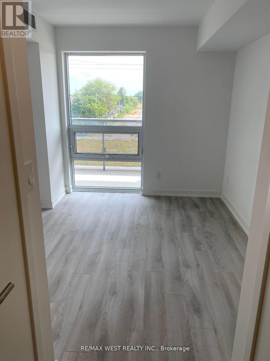 120 Varna Drive, Toronto, Ontario  M6A 2M1 - Photo 14 - C12889044