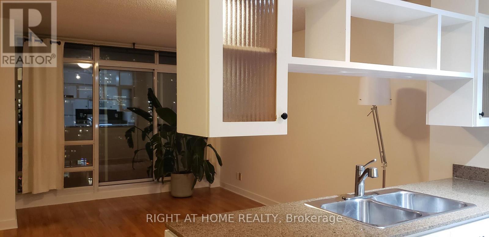 2305 - 397 Front Street W, Toronto, Ontario  M5V 3S1 - Photo 4 - C12889056