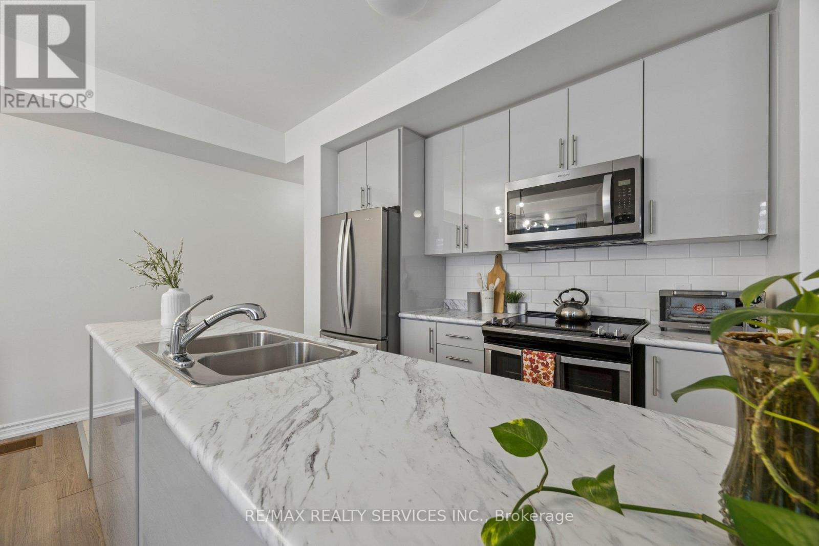 2564 Ladyfern Crossing, Pickering, Ontario  L1X 0E6 - Photo 12 - E12889034