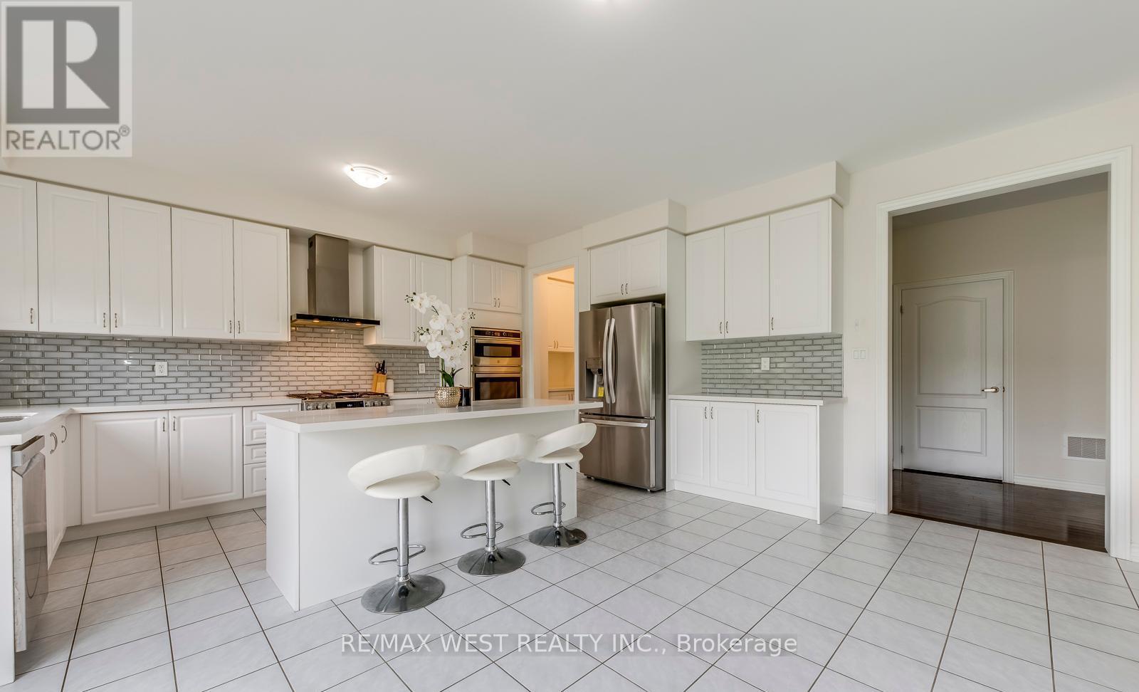 286 Danny Wheeler Boulevard, Georgina (Keswick North), Ontario  L4P 0J9 - Photo 17 - N12888900