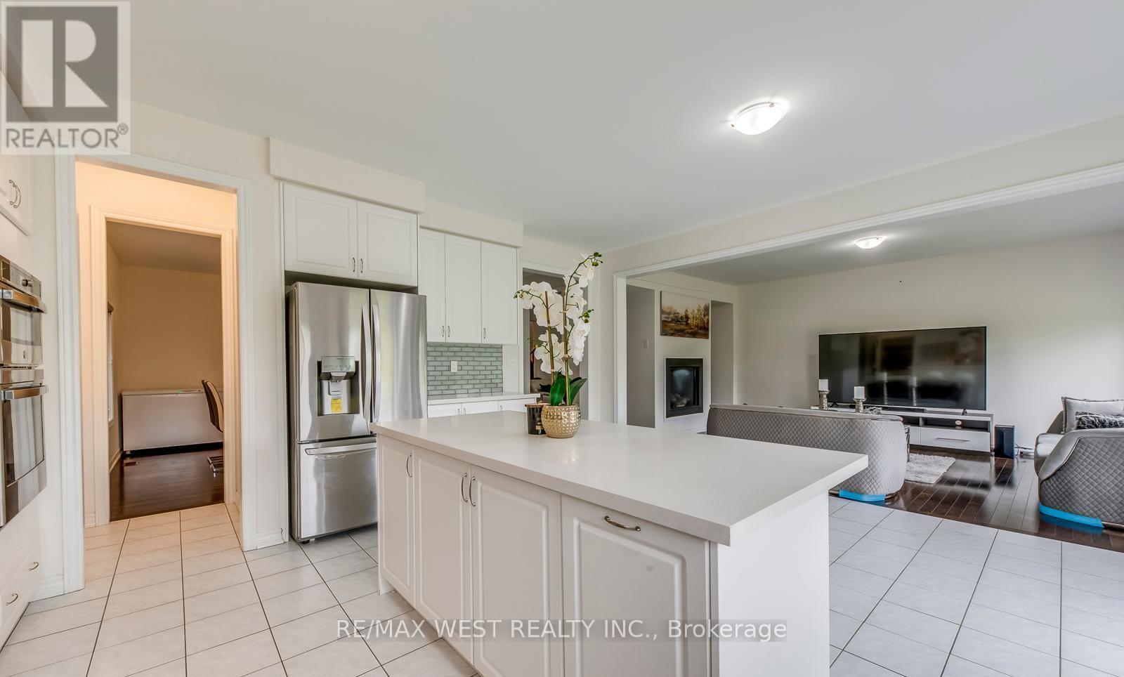 286 Danny Wheeler Boulevard, Georgina (Keswick North), Ontario  L4P 0J9 - Photo 24 - N12888900