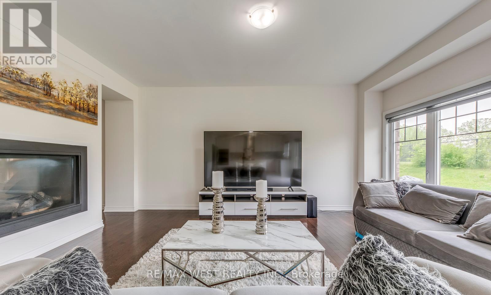 286 Danny Wheeler Boulevard, Georgina (Keswick North), Ontario  L4P 0J9 - Photo 8 - N12888900