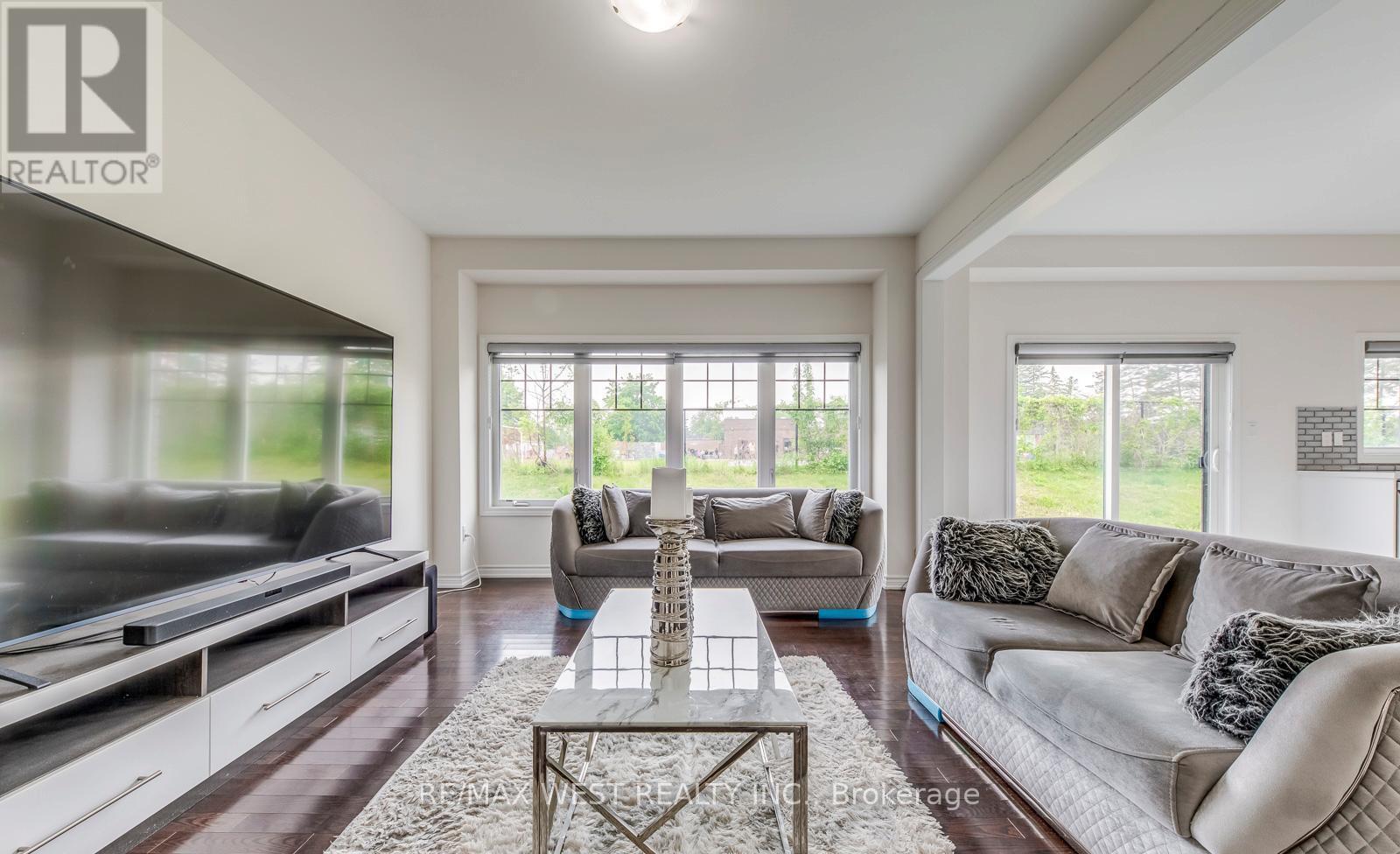 286 Danny Wheeler Boulevard, Georgina (Keswick North), Ontario  L4P 0J9 - Photo 9 - N12888900