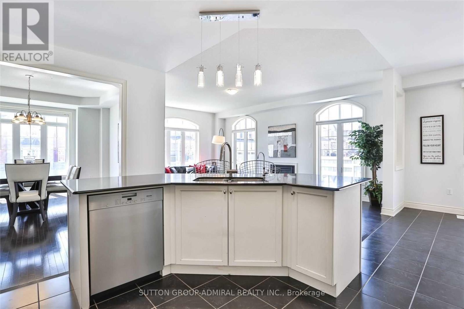 112 William Bartlett Drive, Markham, Ontario  L6C 0R4 - Photo 17 - N12888934