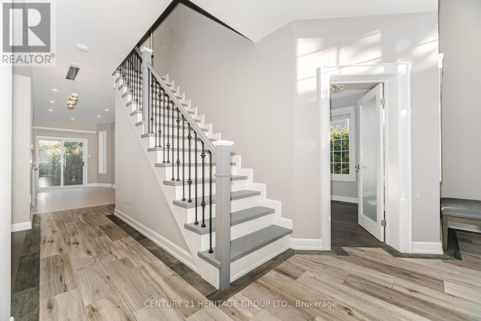 6 Vitlor Drive, Richmond Hill, Ontario  L4E 3W3 - Photo 16 - N12889016