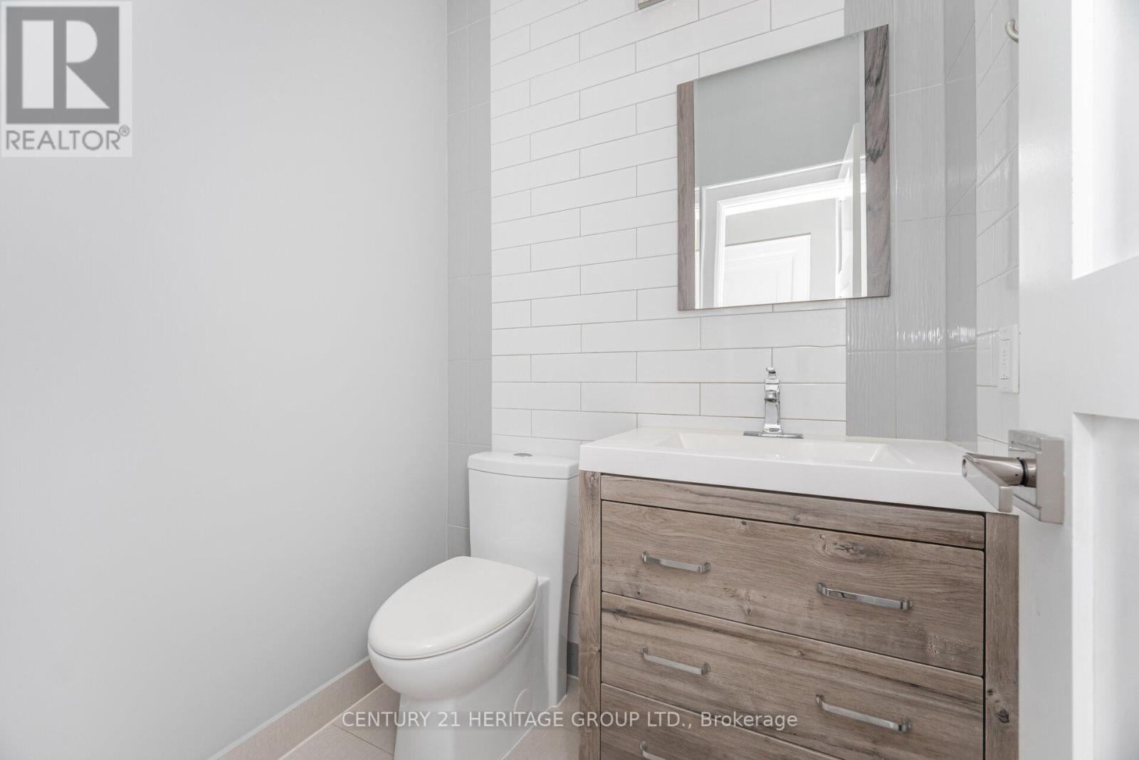 6 Vitlor Drive, Richmond Hill, Ontario  L4E 3W3 - Photo 19 - N12889016