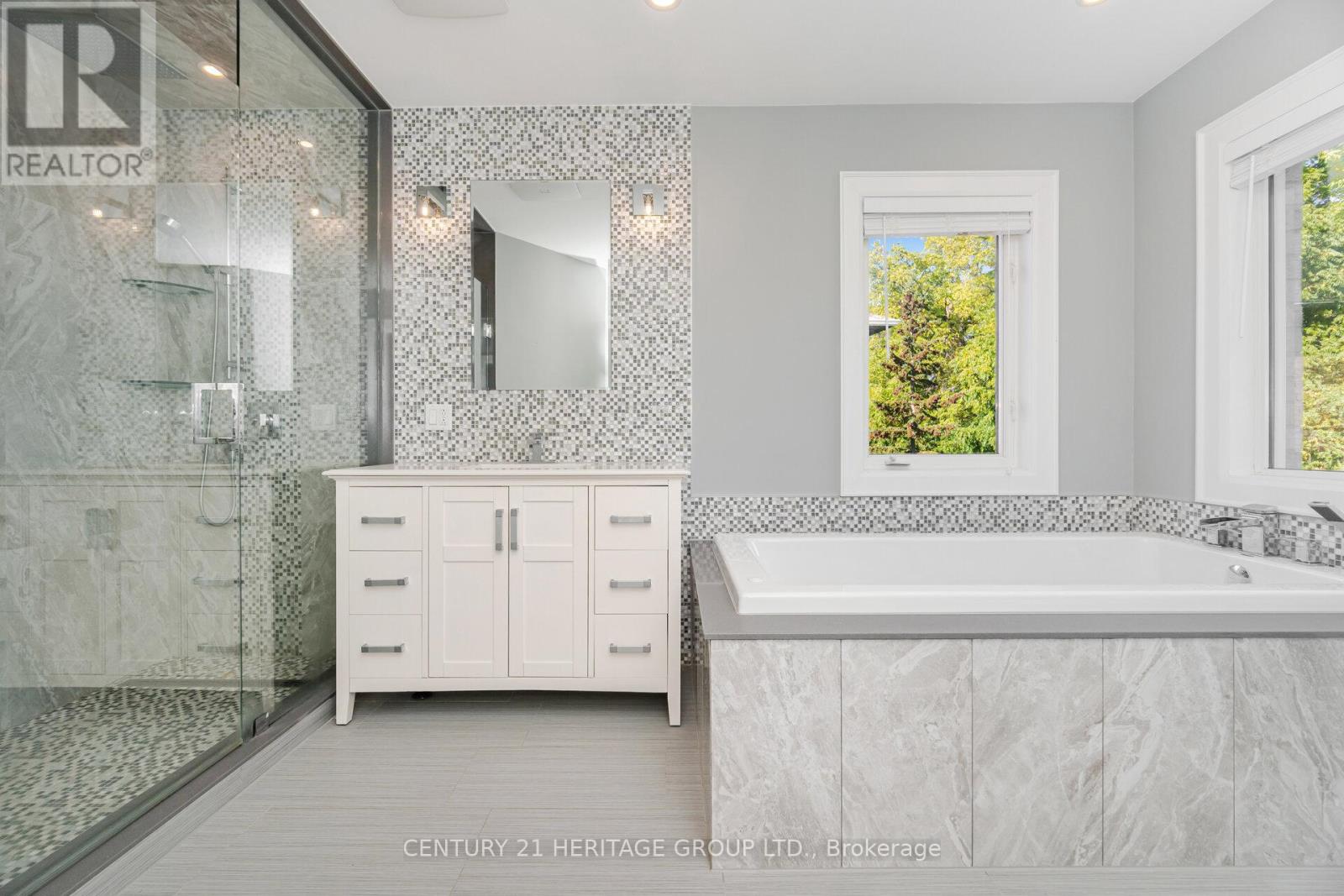 6 Vitlor Drive, Richmond Hill, Ontario  L4E 3W3 - Photo 23 - N12889016