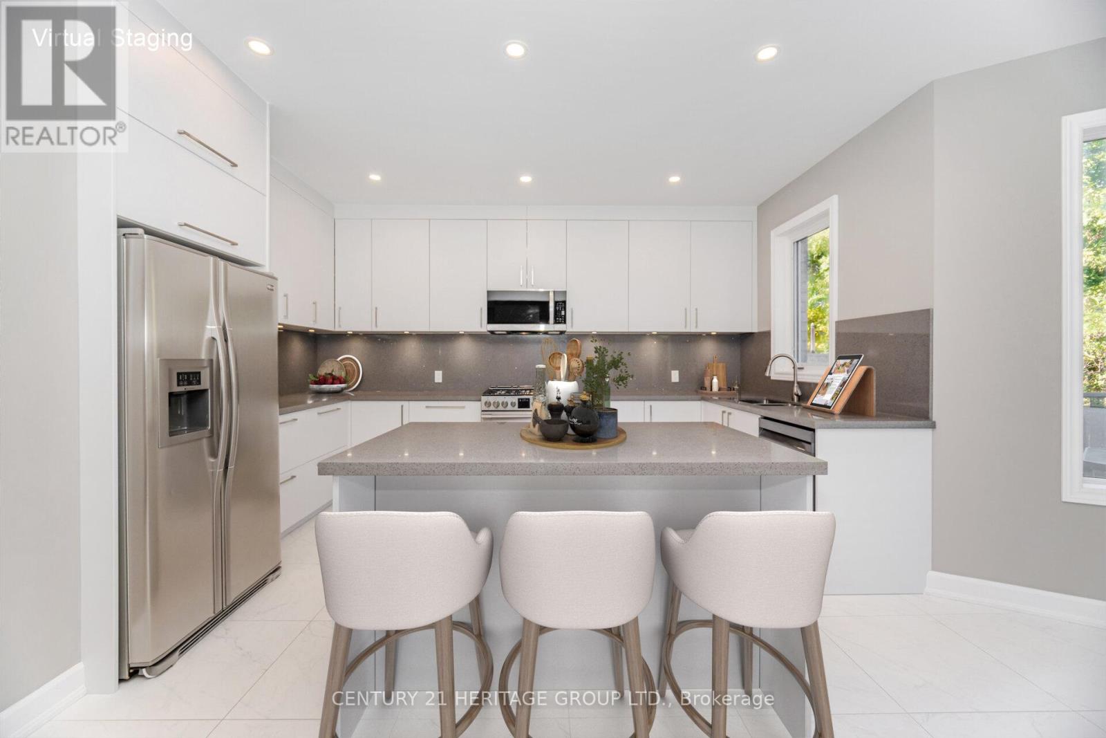 6 Vitlor Drive, Richmond Hill, Ontario  L4E 3W3 - Photo 3 - N12889016