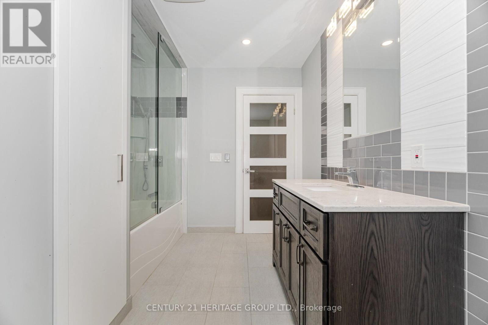 6 Vitlor Drive, Richmond Hill, Ontario  L4E 3W3 - Photo 32 - N12889016