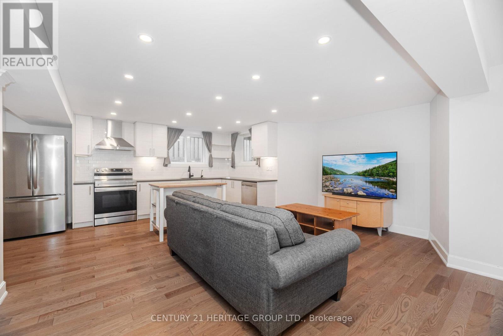 6 Vitlor Drive, Richmond Hill, Ontario  L4E 3W3 - Photo 35 - N12889016