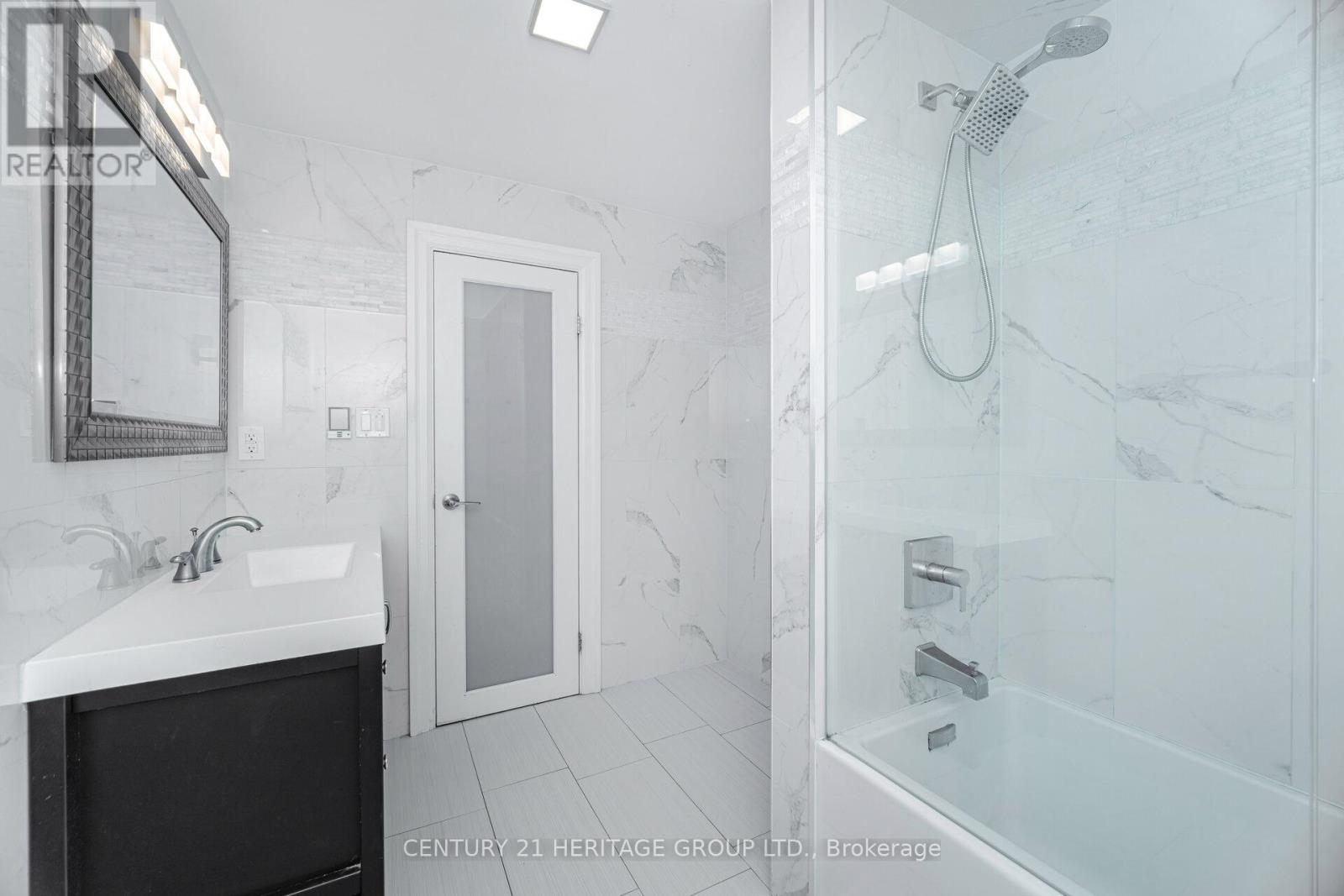 6 Vitlor Drive, Richmond Hill, Ontario  L4E 3W3 - Photo 40 - N12889016