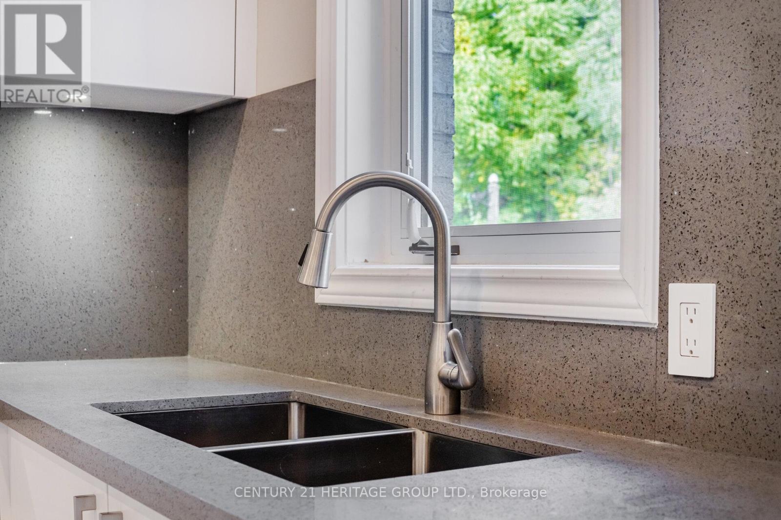 6 Vitlor Drive, Richmond Hill, Ontario  L4E 3W3 - Photo 6 - N12889016