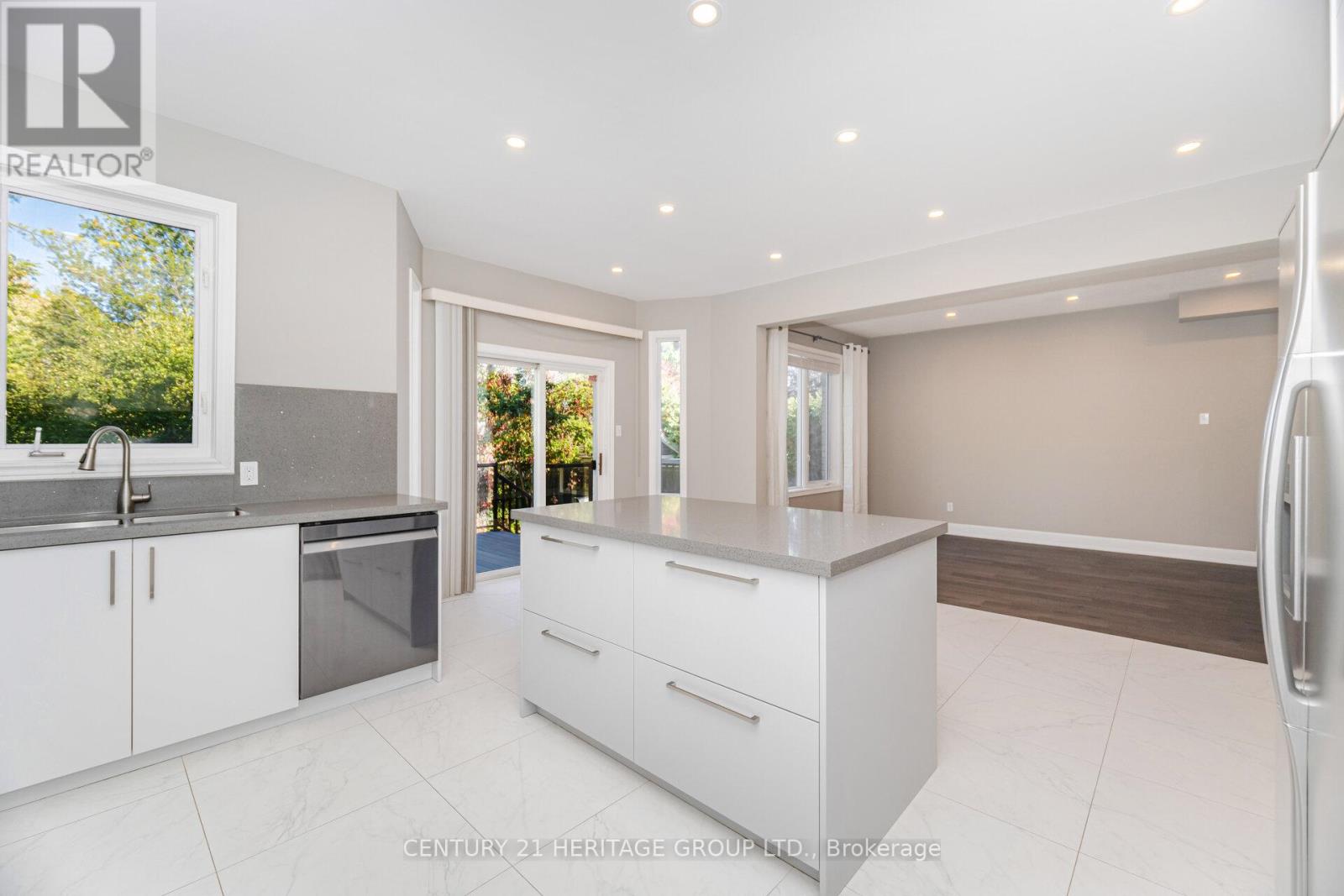 6 Vitlor Drive, Richmond Hill, Ontario  L4E 3W3 - Photo 9 - N12889016