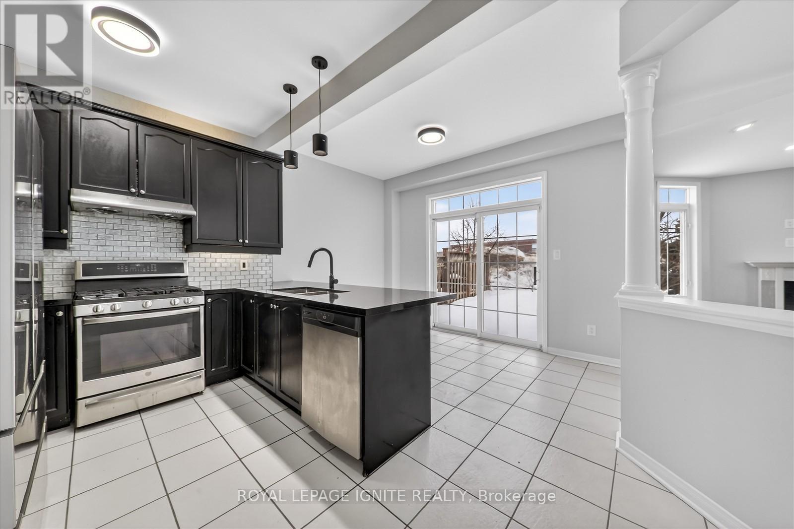 66 Alfred Paterson Drive, Markham, Ontario  L6E 1J5 - Photo 10 - N12889090