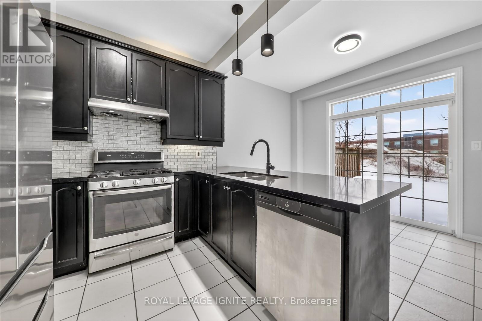 66 Alfred Paterson Drive, Markham, Ontario  L6E 1J5 - Photo 11 - N12889090