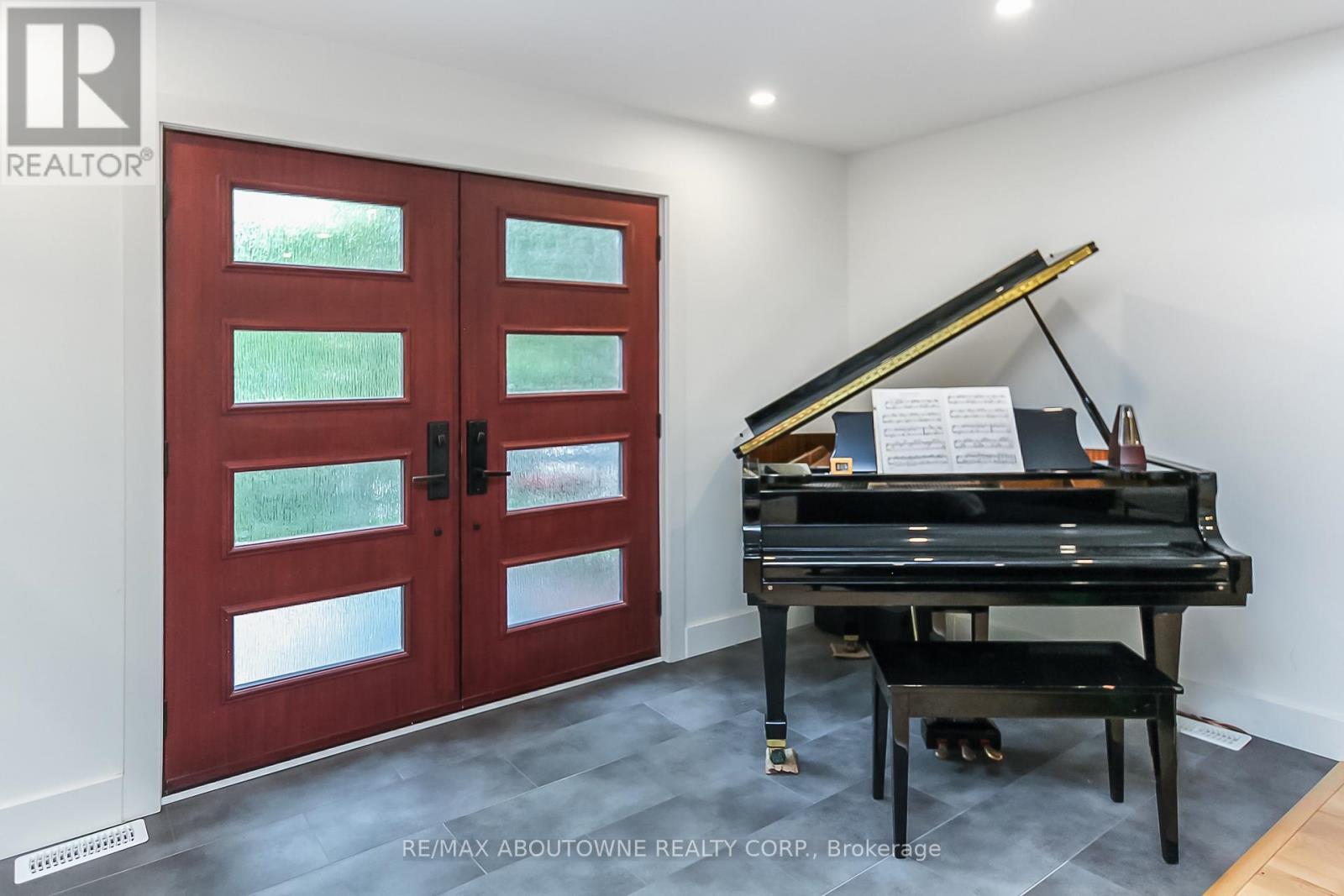 12 49th Street N, Wasaga Beach, Ontario  L9Z 1Y1 - Photo 3 - S12852310