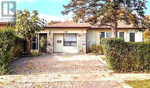 <div class="slider-price">$840,000</div><p>18 Furness Crescent, Toronto, Ontario</p>
