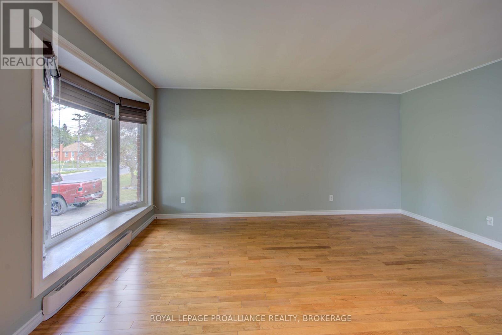 114 Drennan Street, Kingston (Rideau), Ontario  K7K 2S5 - Photo 9 - X12888402