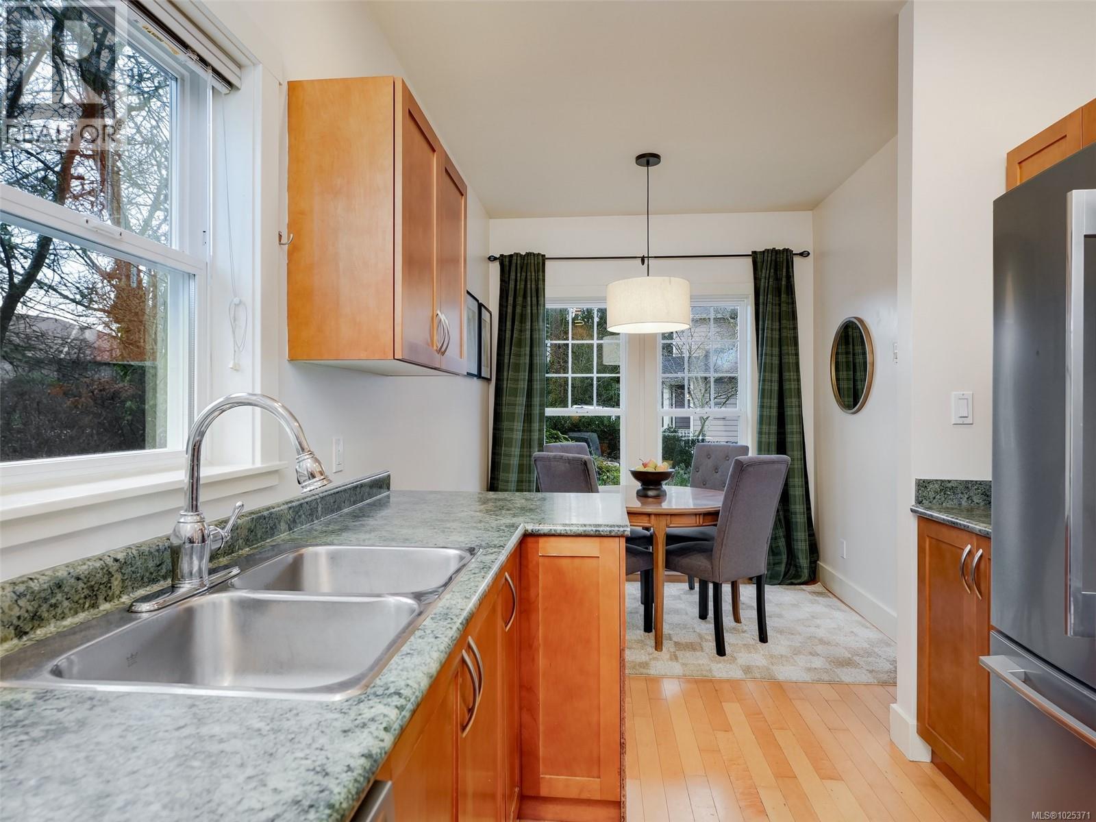 12 4530 Pipeline Rd, Saanich, British Columbia  V8Z 7Y6 - Photo 7 - 1025371