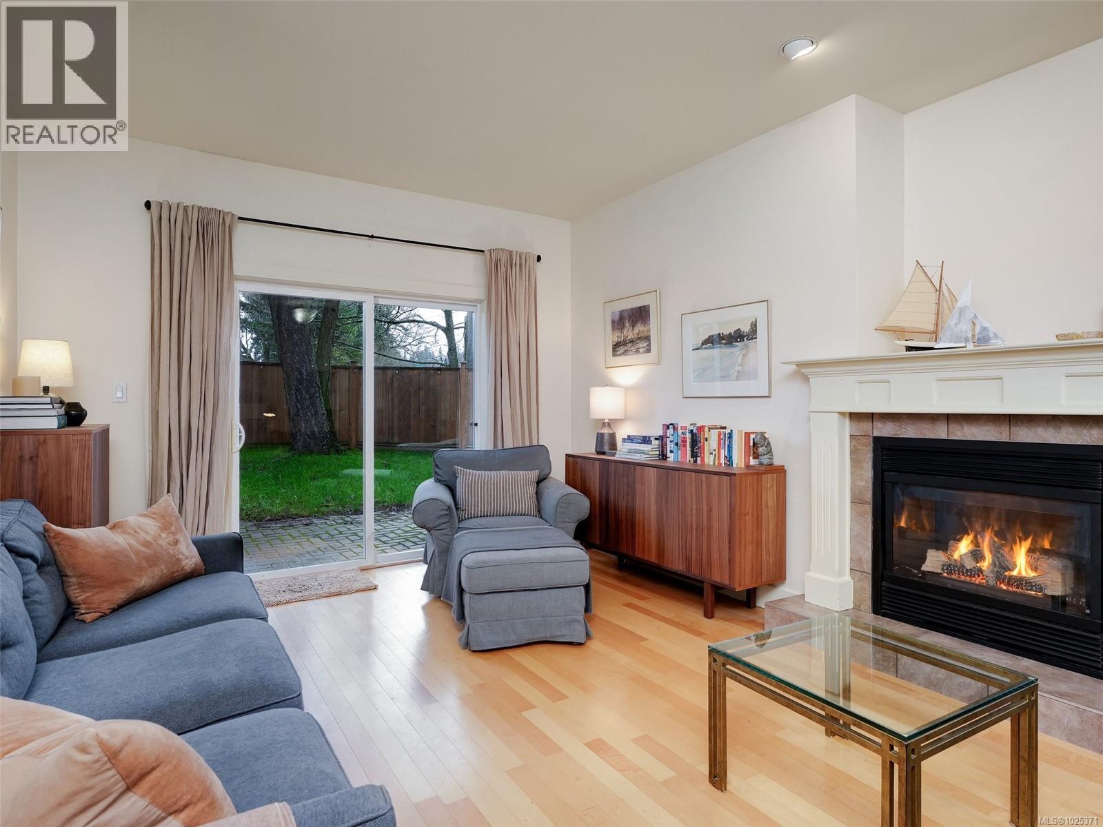 12 4530 Pipeline Rd, Saanich, British Columbia  V8Z 7Y6 - Photo 2 - 1025371