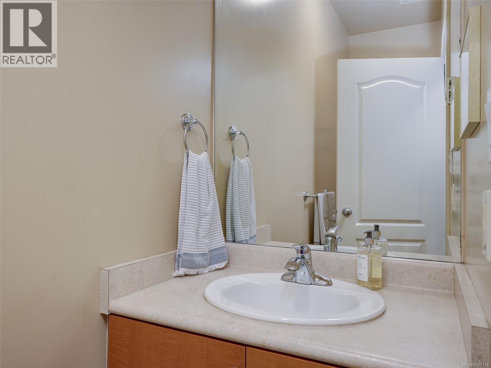 12 4530 Pipeline Rd, Saanich, British Columbia  V8Z 7Y6 - Photo 22 - 1025371