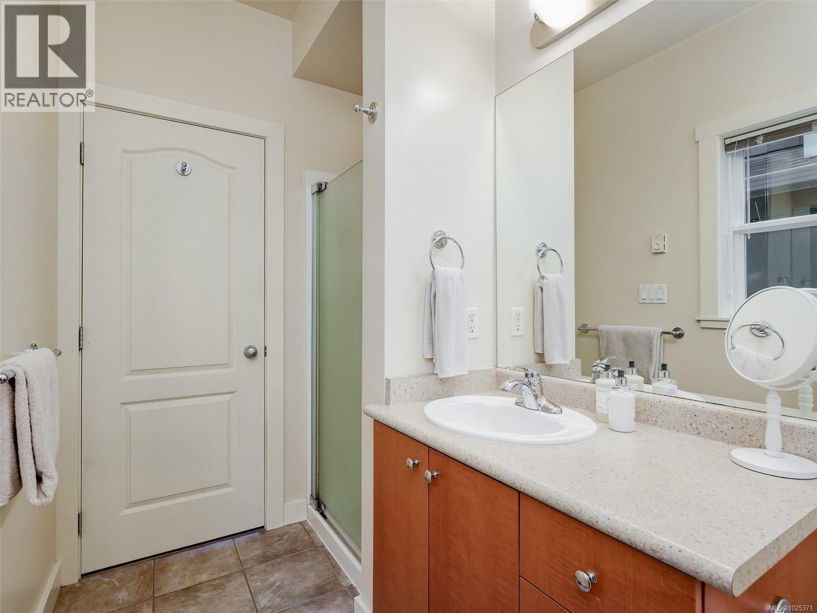 12 4530 Pipeline Rd, Saanich, British Columbia  V8Z 7Y6 - Photo 13 - 1025371