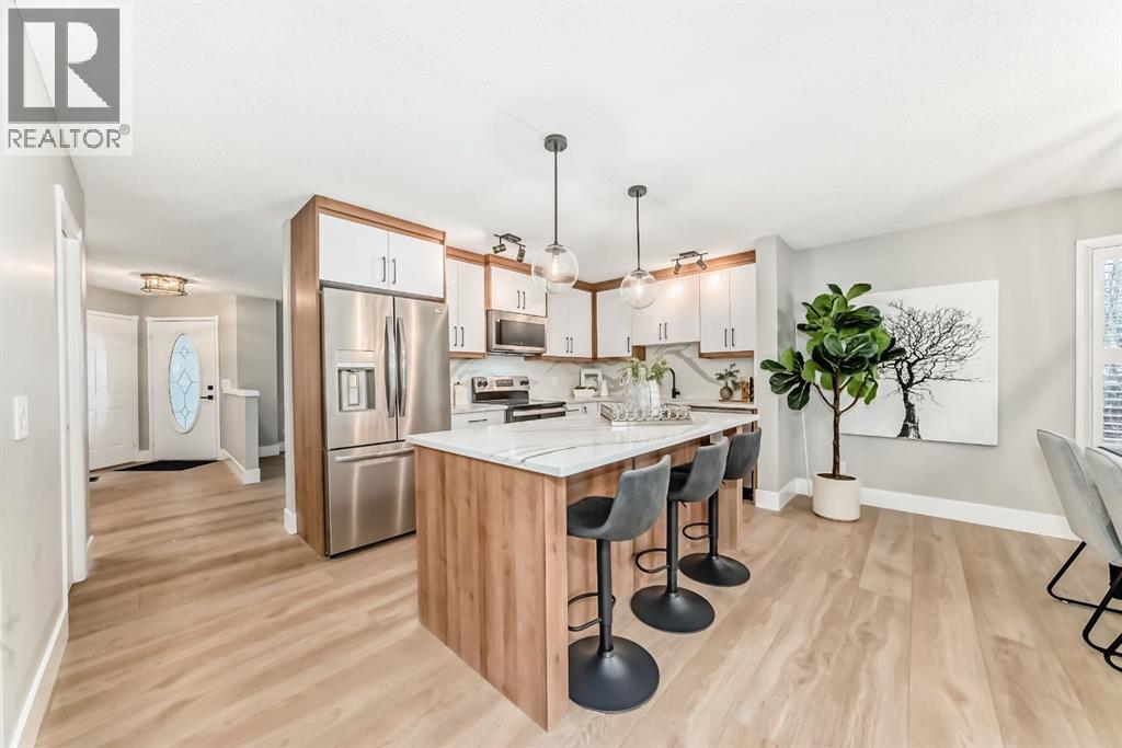 125 Lakeview Shores, Chestermere, Alberta  T1X 1H1 - Photo 3 - A2283123