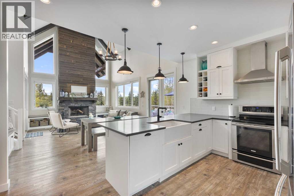 332 Cottageclub Way, Rural Rocky View County, Alberta  T4C 1C3 - Photo 5 - A2293703