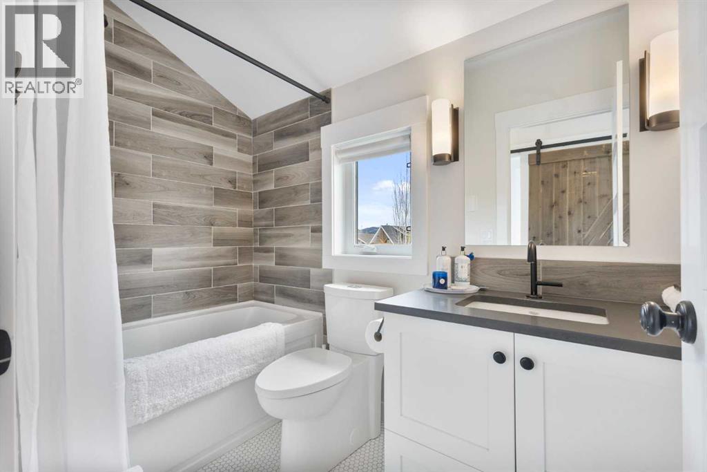 332 Cottageclub Way, Rural Rocky View County, Alberta  T4C 1C3 - Photo 16 - A2293703