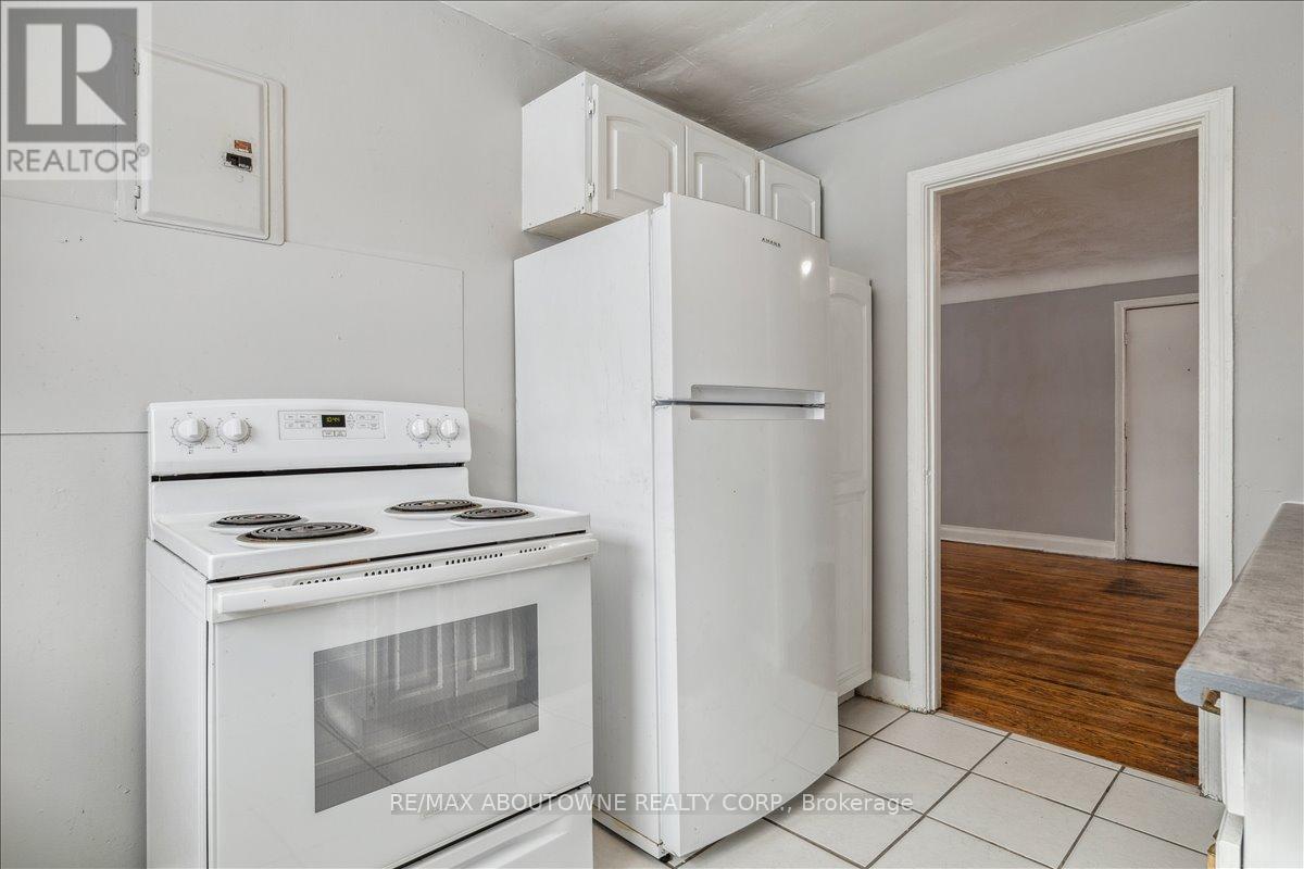 1 - 1023 Churchill Avenue, Oakville, Ontario  L6H 2A7 - Photo 11 - W12712474