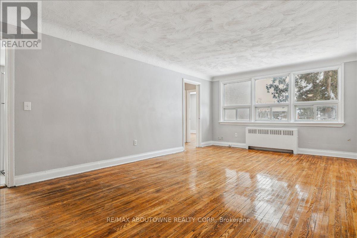 1 - 1023 Churchill Avenue, Oakville, Ontario  L6H 2A7 - Photo 2 - W12712474