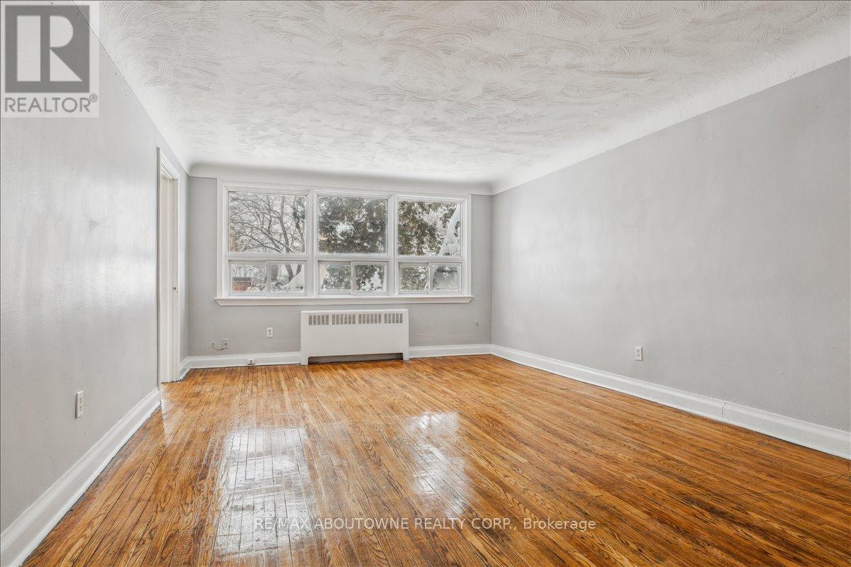 1 - 1023 Churchill Avenue, Oakville, Ontario  L6H 2A7 - Photo 3 - W12712474