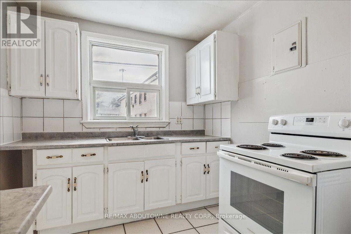 1 - 1023 Churchill Avenue, Oakville, Ontario  L6H 2A7 - Photo 9 - W12712474