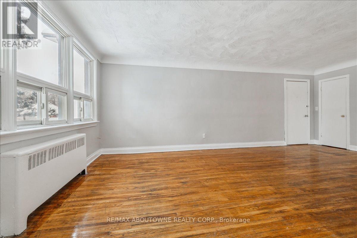 1 - 1023 Churchill Avenue, Oakville, Ontario  L6H 2A7 - Photo 4 - W12712474