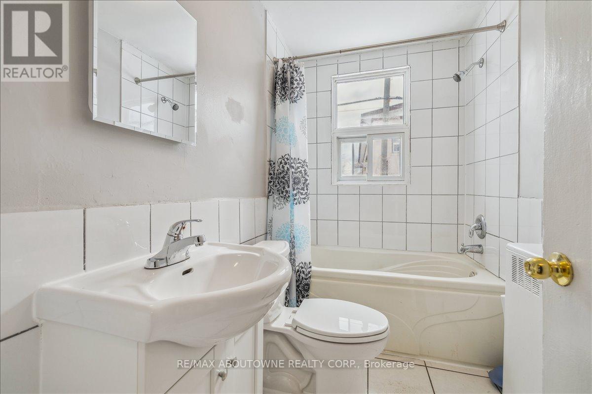 1 - 1023 Churchill Avenue, Oakville, Ontario  L6H 2A7 - Photo 22 - W12712474