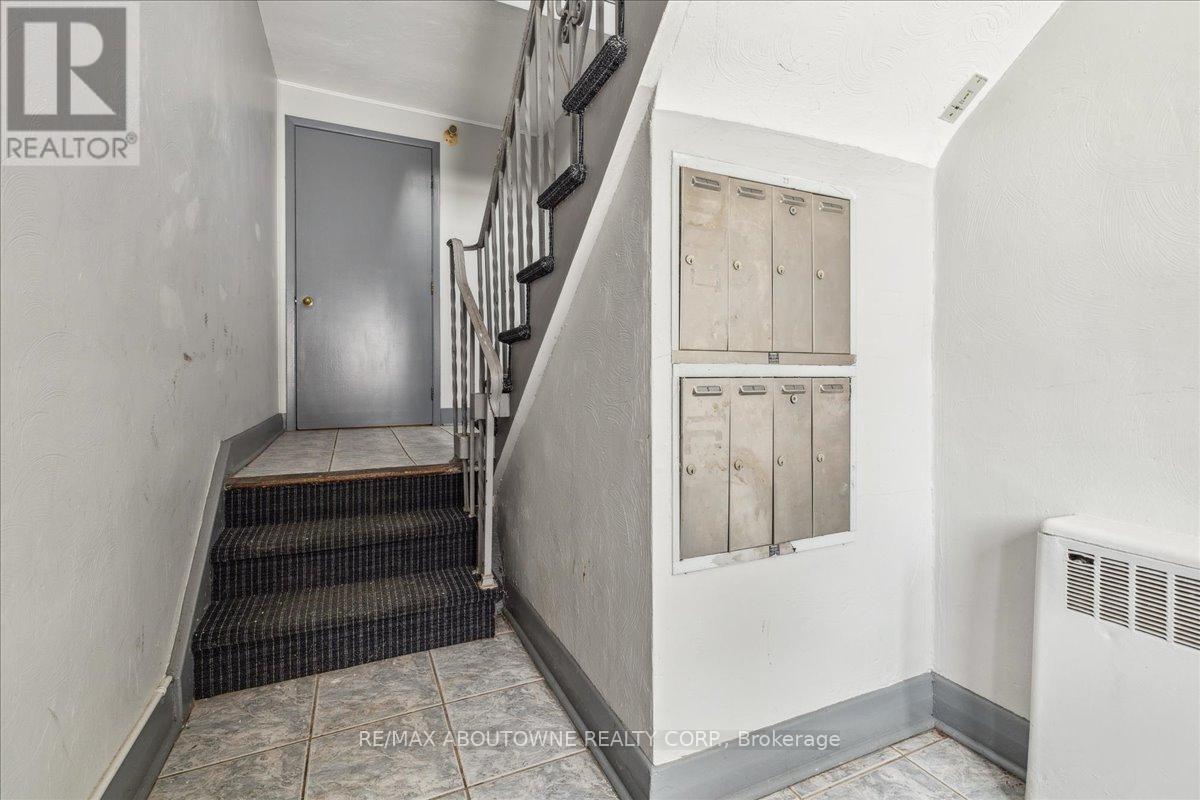 1 - 1023 Churchill Avenue, Oakville, Ontario  L6H 2A7 - Photo 25 - W12712474