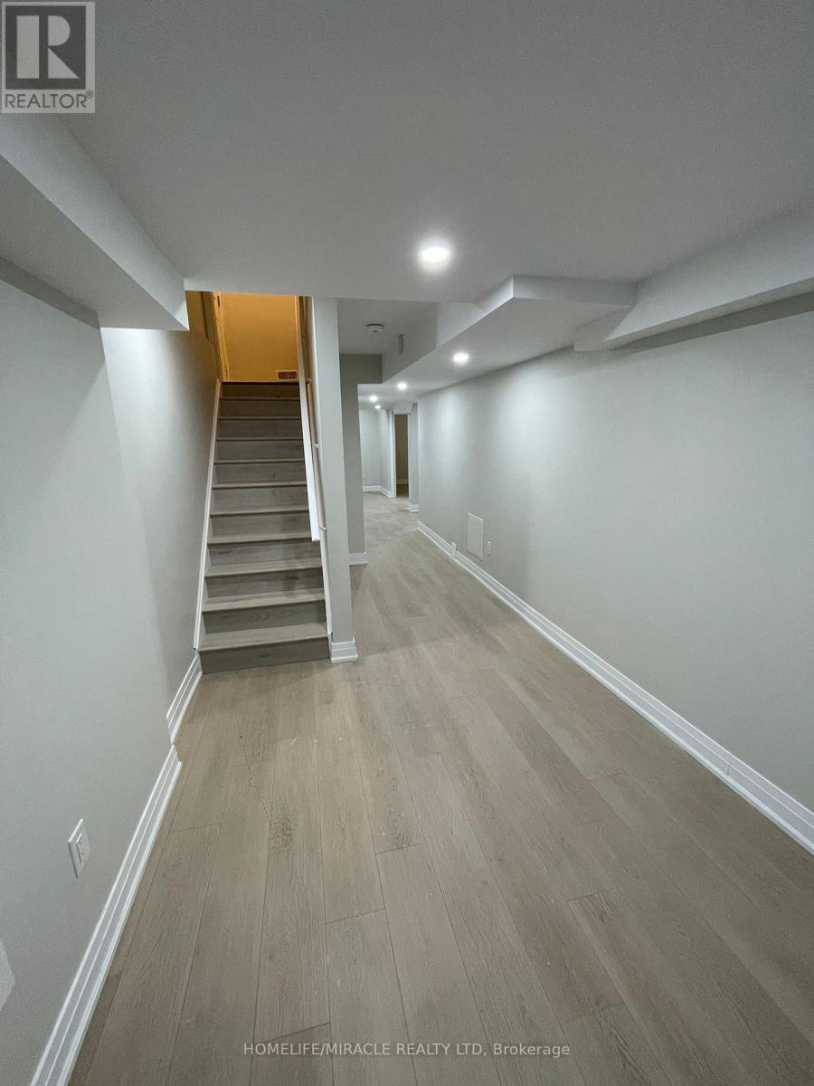 11 Truffle Court, Brampton (Northwest Brampton), Ontario  L7A 5A6 - Photo 2 - W12888274