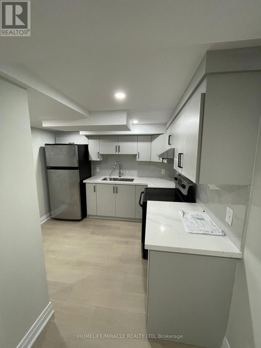 11 Truffle Court, Brampton (Northwest Brampton), Ontario  L7A 5A6 - Photo 3 - W12888274