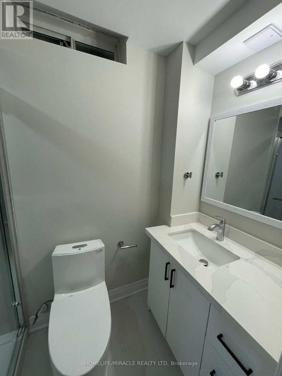 11 Truffle Court, Brampton (Northwest Brampton), Ontario  L7A 5A6 - Photo 4 - W12888274