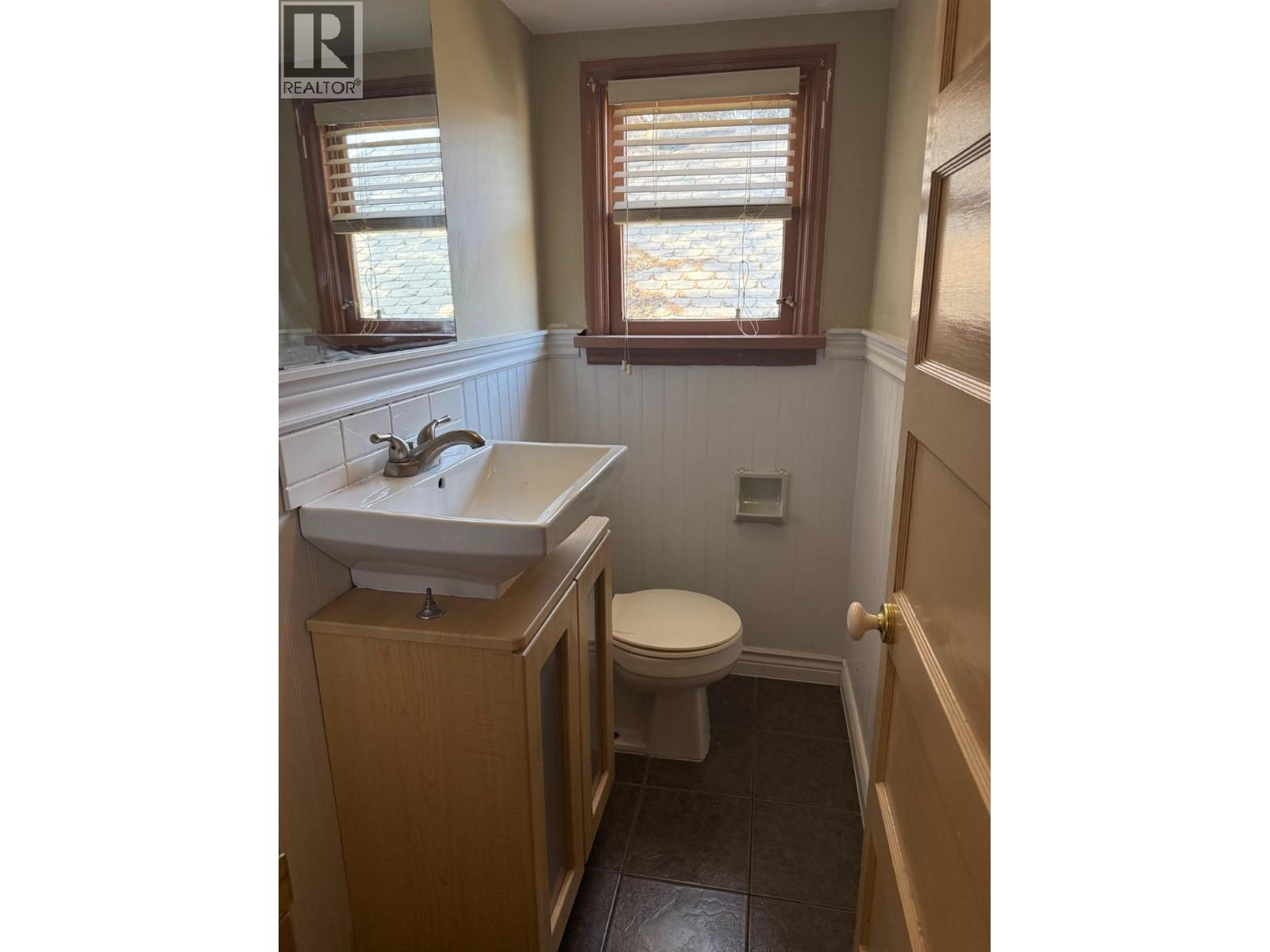 954 Glover Road, Trail, British Columbia  V1R 3J9 - Photo 11 - 10375645