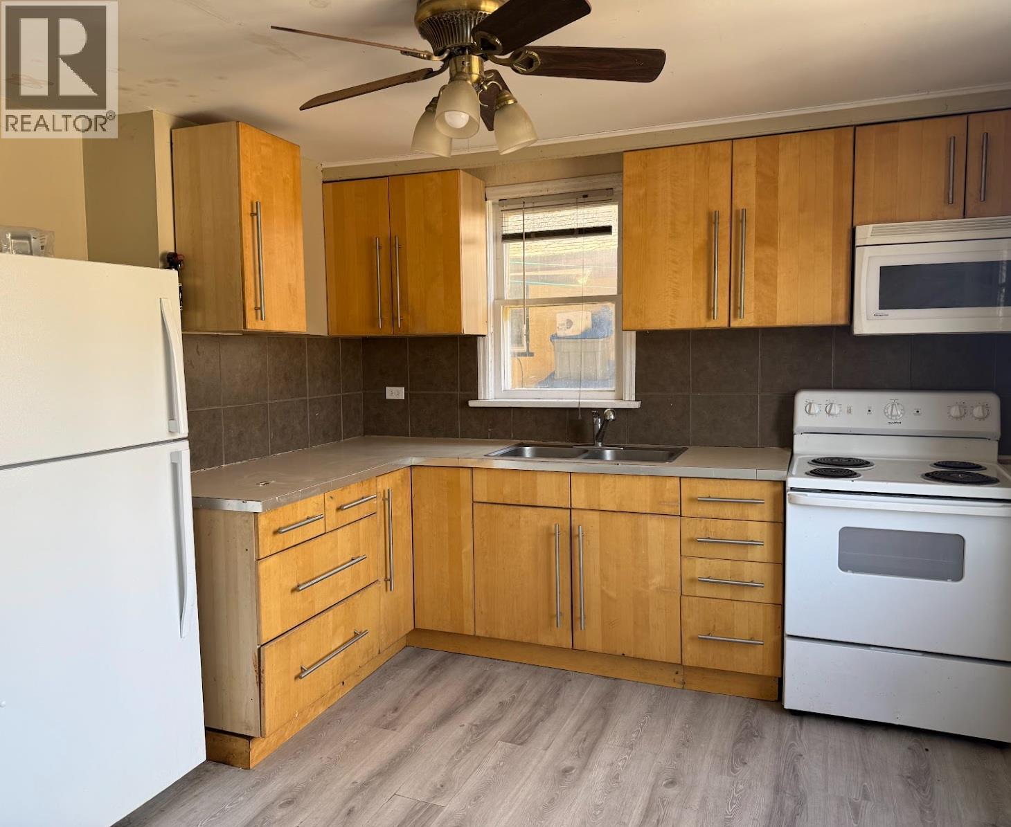 954 Glover Road, Trail, British Columbia  V1R 3J9 - Photo 10 - 10375645