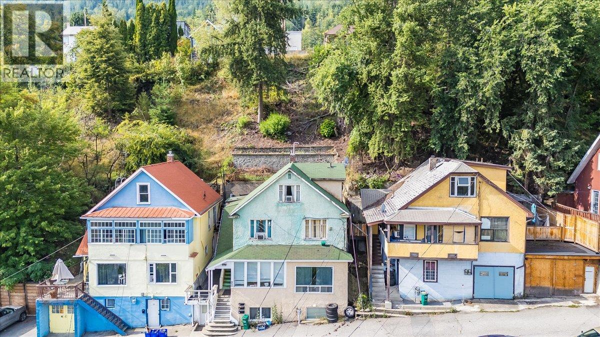 954 Glover Road, Trail, British Columbia  V1R 3J9 - Photo 4 - 10375645