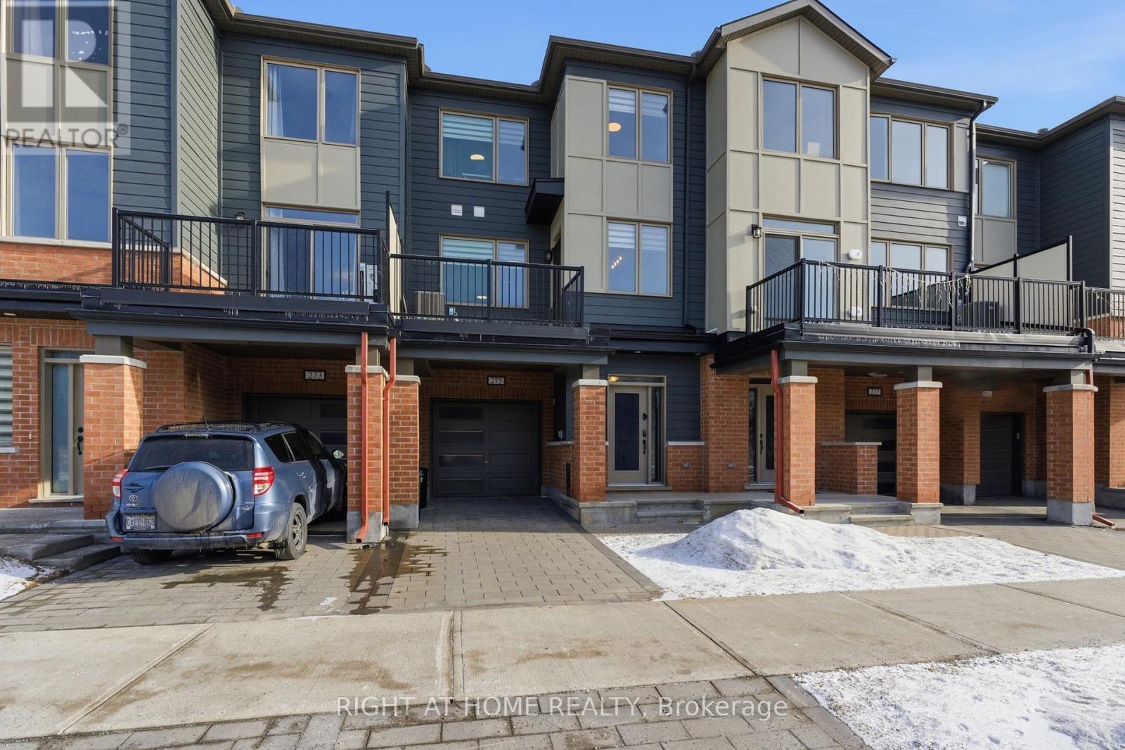 275 SQUADRON CRESCENT, ottawa, Ontario