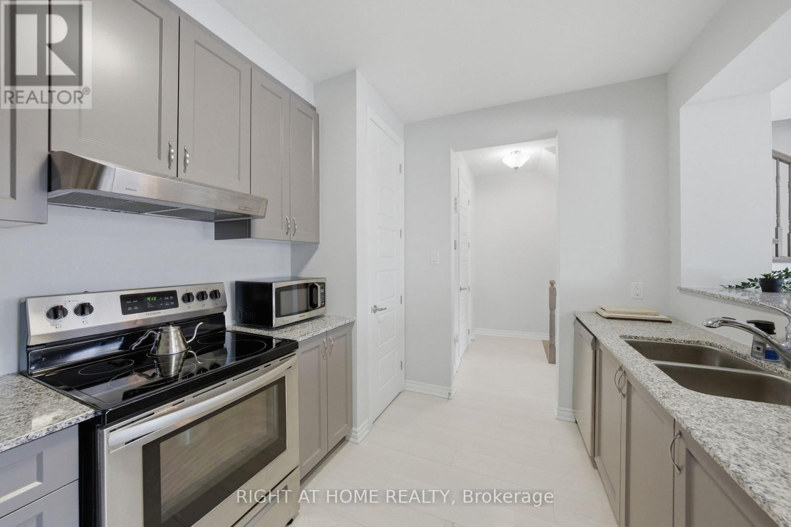 275 Squadron Crescent, Ottawa, Ontario  K1K 0S6 - Photo 12 - X12889156