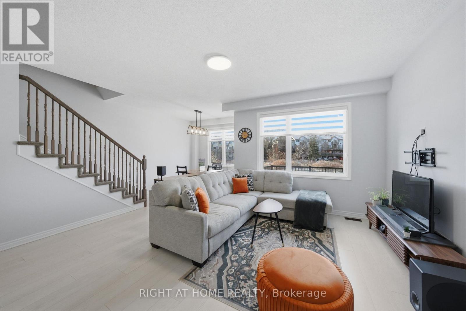 275 Squadron Crescent, Ottawa, Ontario  K1K 0S6 - Photo 15 - X12889156