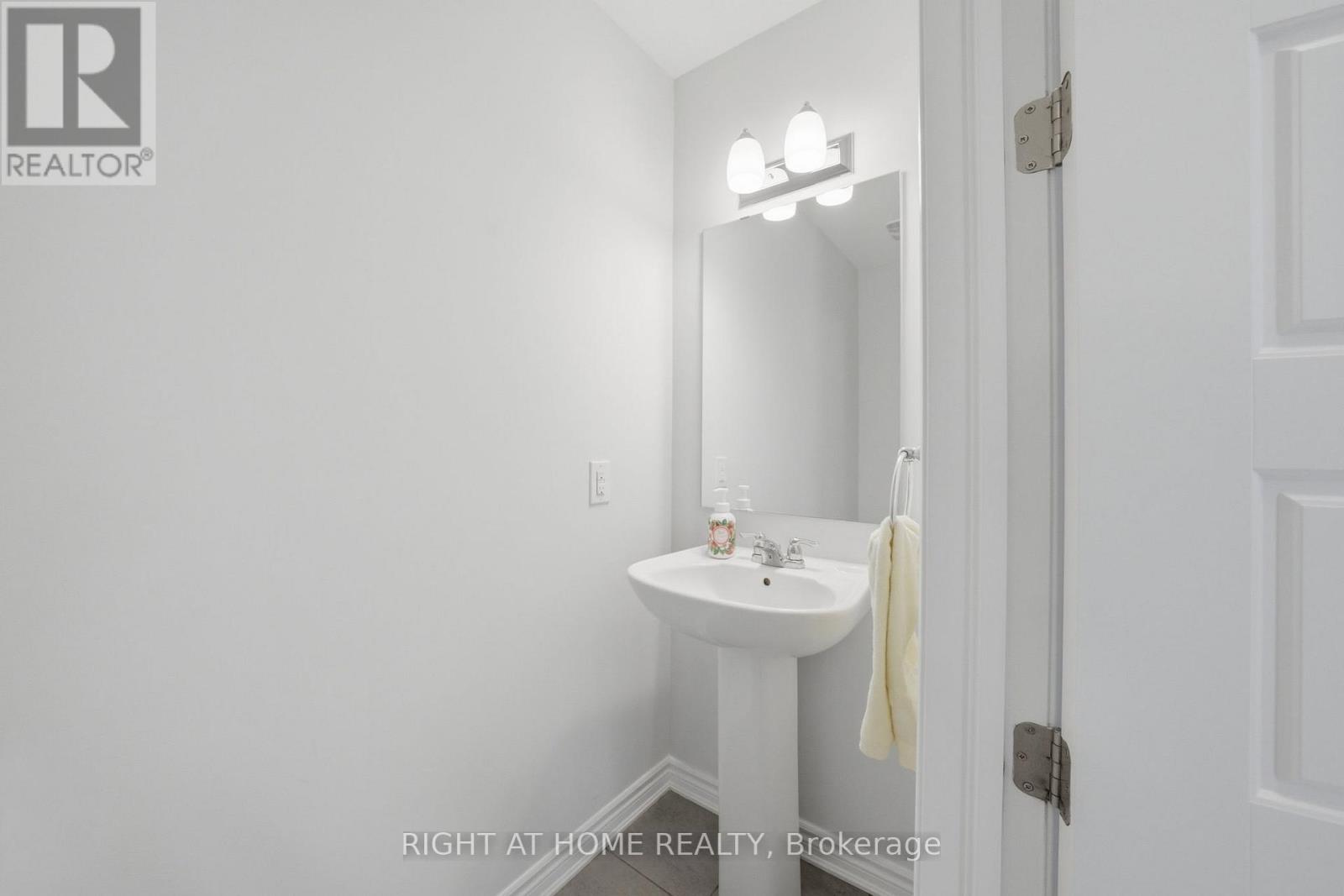 275 Squadron Crescent, Ottawa, Ontario  K1K 0S6 - Photo 22 - X12889156